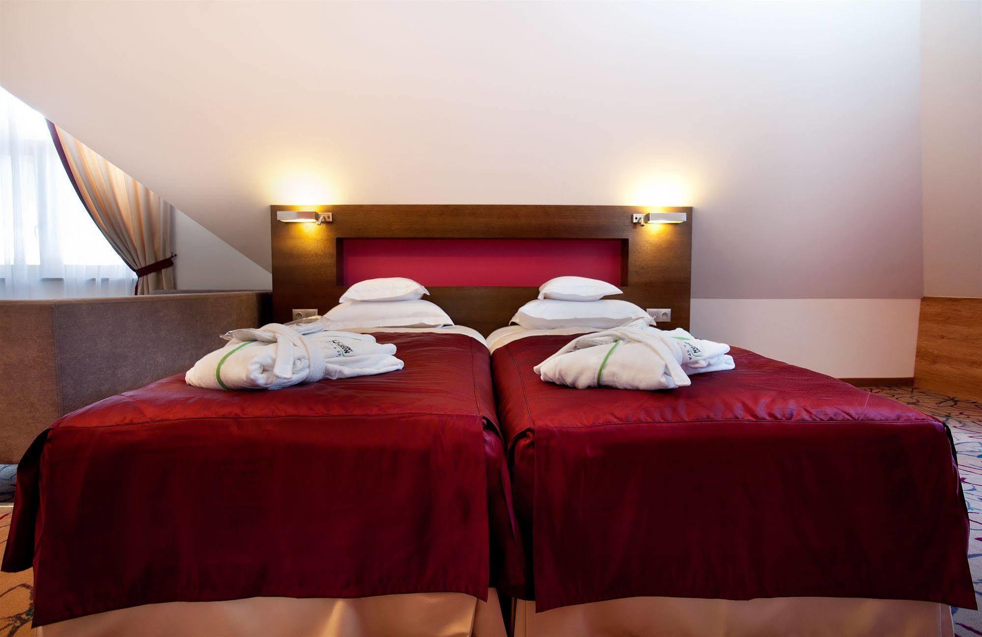 Hotel & Spa Czarny Gron Rzyki Luaran gambar